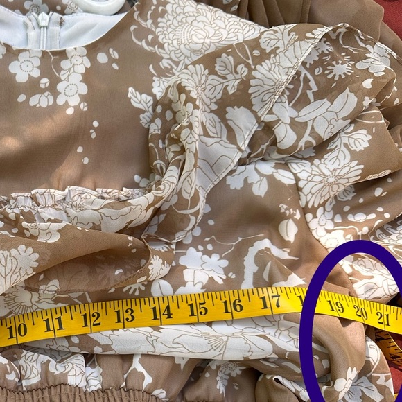 Gorgeous Dress w/Ruffles, We LOVE It !! - Picture 6 of 8